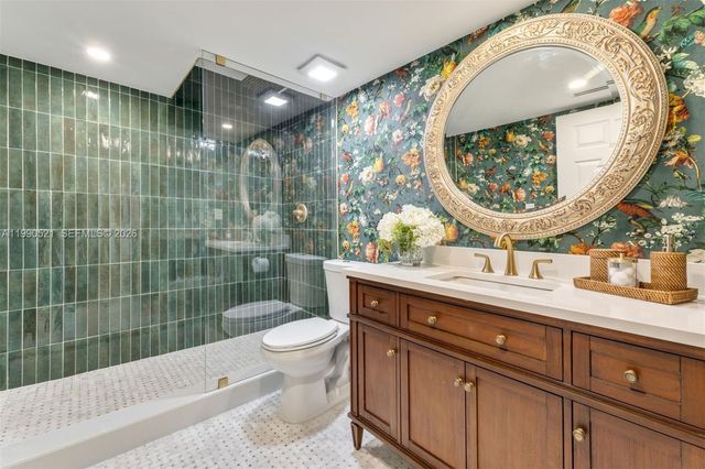 3028 NE Quayside Ln 34, Miami, FL 33138