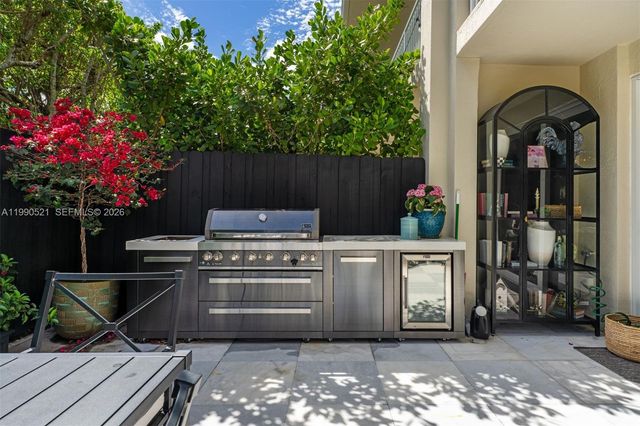 3028 NE Quayside Ln 34, Miami, FL 33138