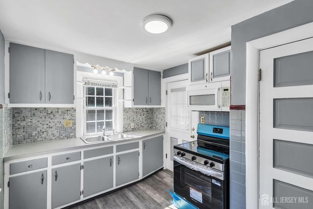 65 Green Street, Woodbridge Proper, NJ 07095