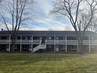 59425 10 Mile Road 12B, South Lyon, MI 48178