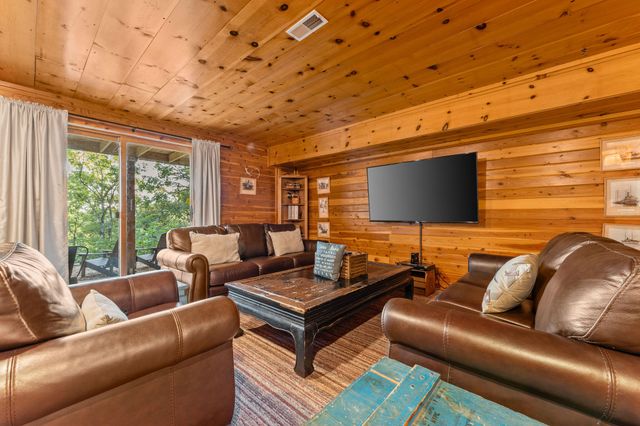 2935 State Highway 265, Hollister, MO 65672