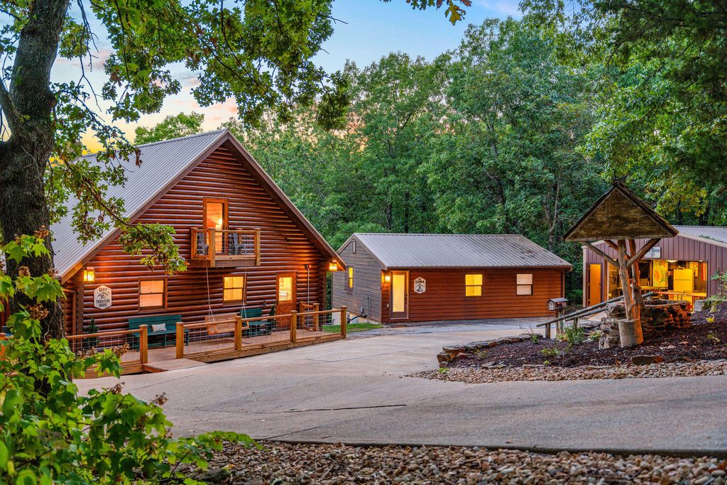 2935 State Highway 265, Hollister, MO 65672