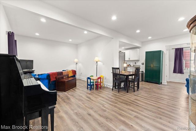 515 Clinton Street, Howell, MI 48843