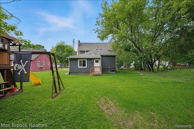 515 Clinton Street, Howell, MI 48843