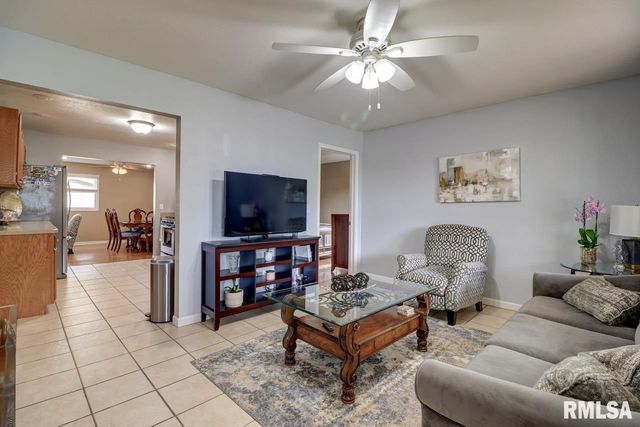 2410 BARKER Street, Clinton, IA 52732