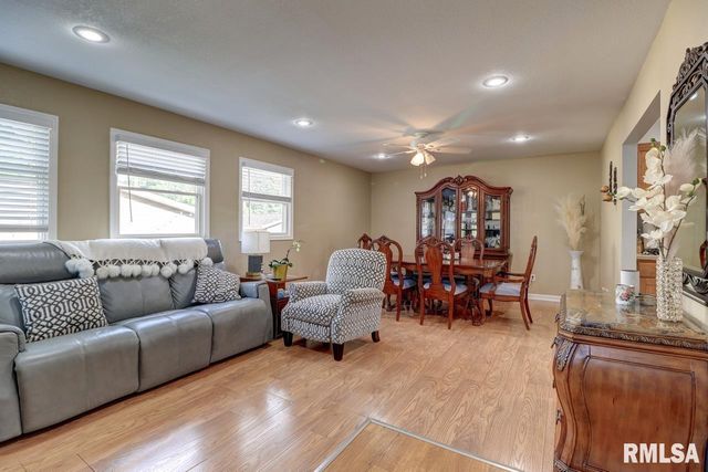 2410 BARKER Street, Clinton, IA 52732