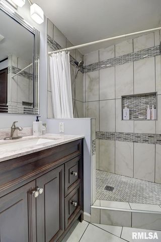 2410 BARKER Street, Clinton, IA 52732