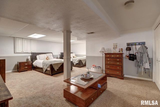 2410 BARKER Street, Clinton, IA 52732