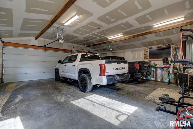 2410 BARKER Street, Clinton, IA 52732