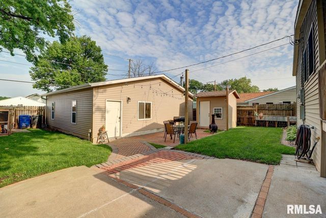 2410 BARKER Street, Clinton, IA 52732