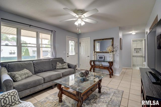 2410 BARKER Street, Clinton, IA 52732