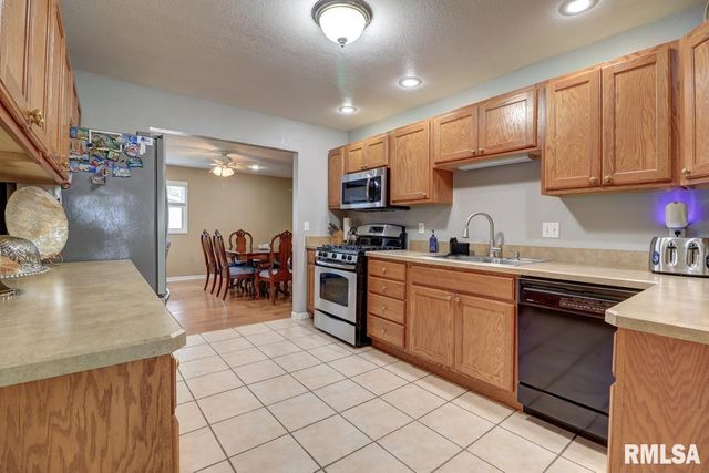 2410 BARKER Street, Clinton, IA 52732