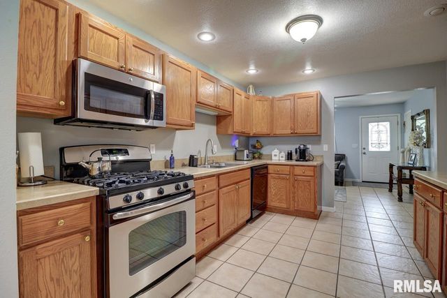 2410 BARKER Street, Clinton, IA 52732