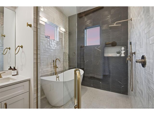 8230 W Tennessee Ct, Lakewood, CO 80226