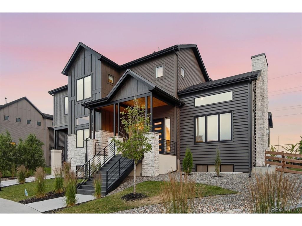 8230 W Tennessee Ct, Lakewood, CO 80226