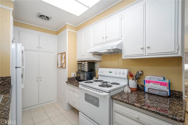2220 E Via Mariposa East H, Laguna Woods, CA 92637