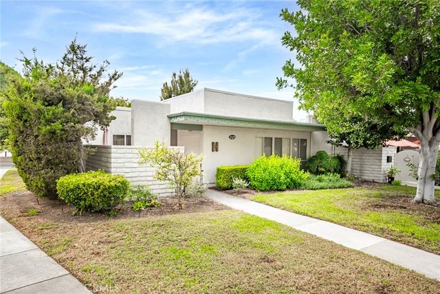 2220 E Via Mariposa East H, Laguna Woods, CA 92637