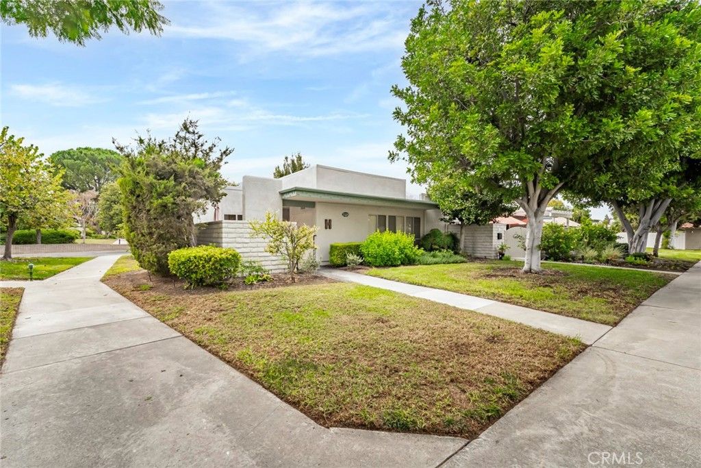 2220 E Via Mariposa East H, Laguna Woods, CA 92637