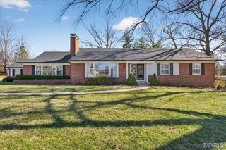 17 Outer Ladue Drive, Frontenac, MO 63131