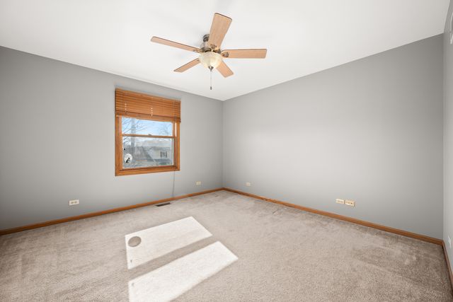 336 Panama Avenue, Hampshire, IL 60140