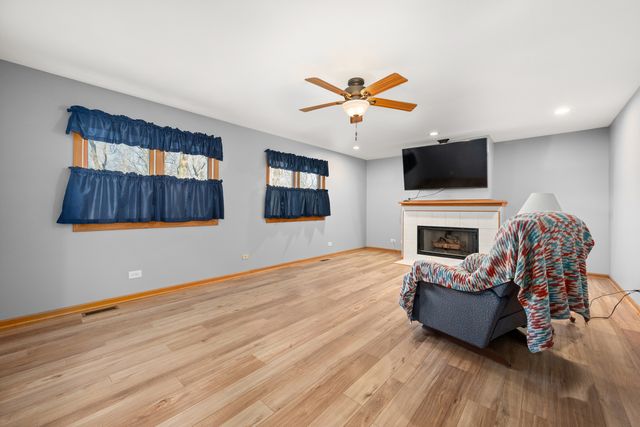 336 Panama Avenue, Hampshire, IL 60140