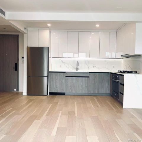 14449 Northern Boulevard 411, Flushing, NY 11354