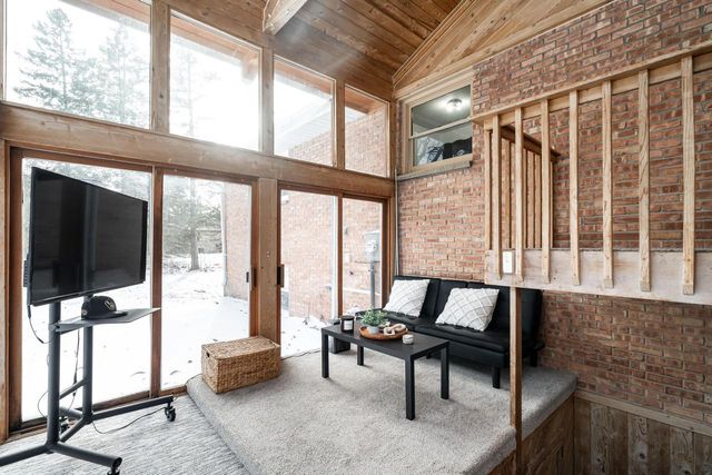 2434 S 118th STREET, West Allis, WI 53227