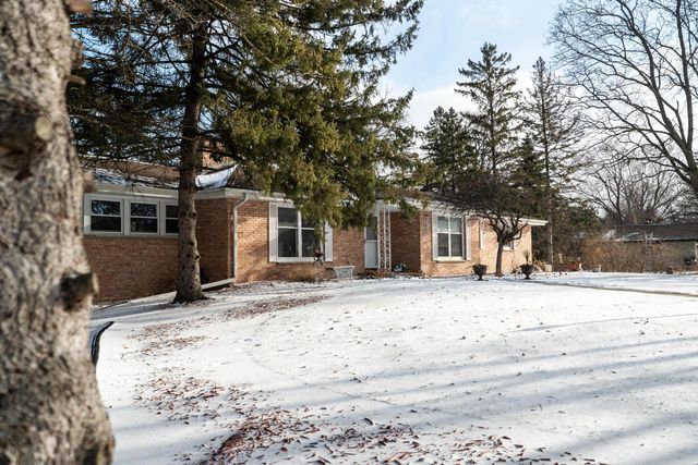 2434 S 118th STREET, West Allis, WI 53227