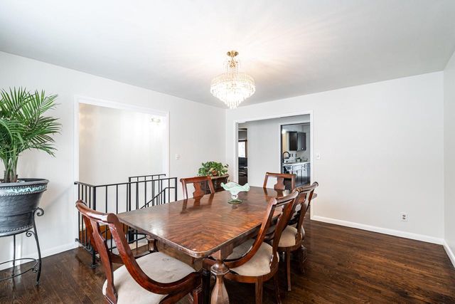 2434 S 118th STREET, West Allis, WI 53227