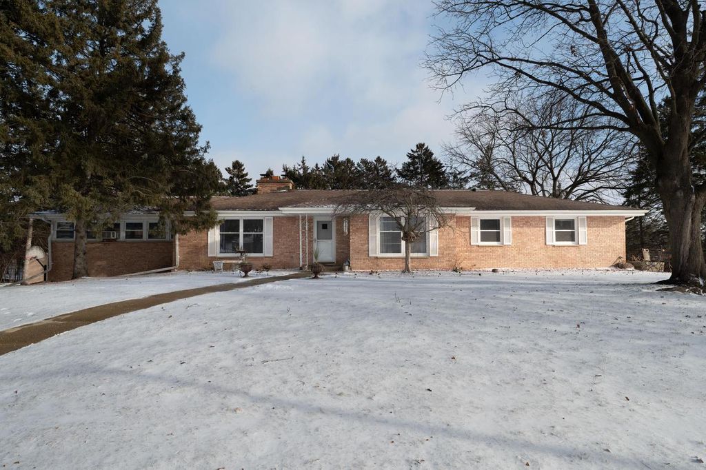 2434 S 118th STREET, West Allis, WI 53227