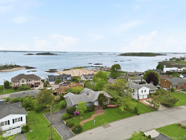 55 Hampton Oval, New Rochelle, NY 10805