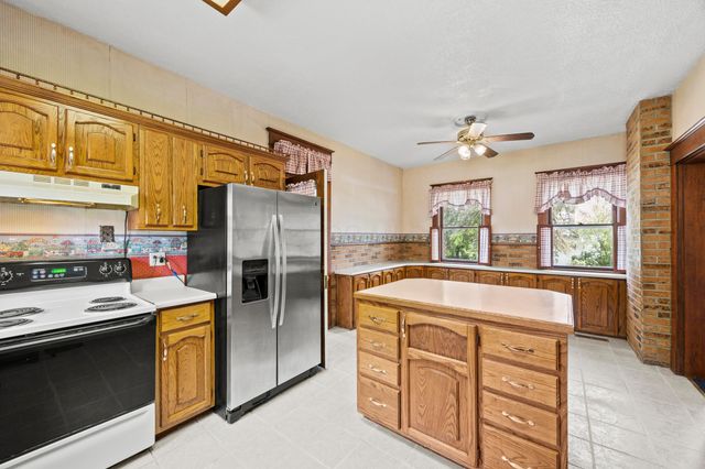230 W Columbus Street, Mount Sterling, OH 43143