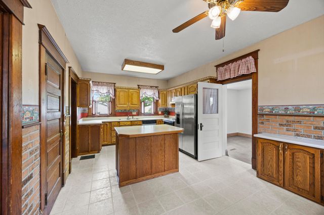 230 W Columbus Street, Mount Sterling, OH 43143