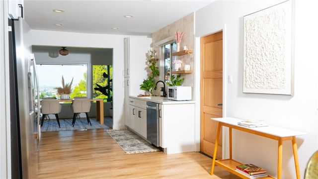 1923 Hollyvista, Los Angeles, CA 90027