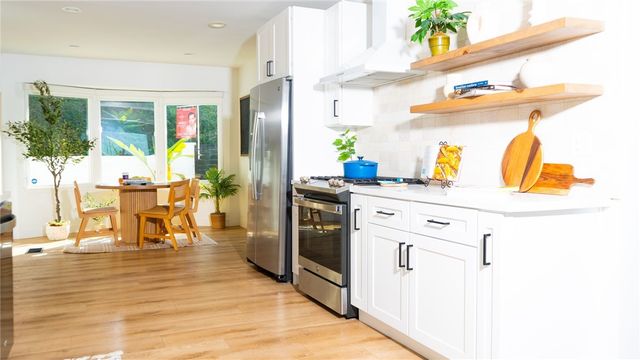 1923 Hollyvista, Los Angeles, CA 90027