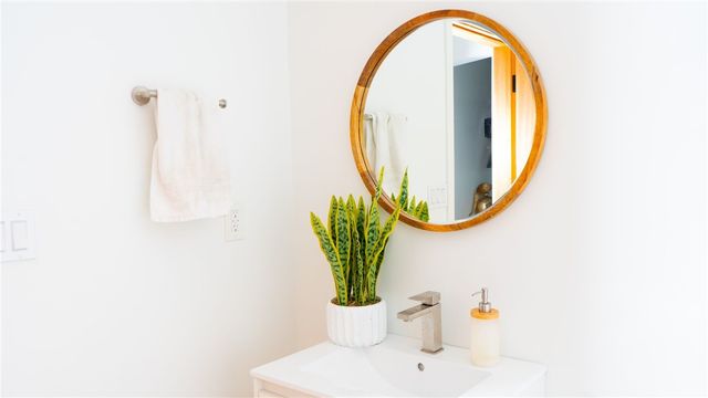 1923 Hollyvista, Los Angeles, CA 90027