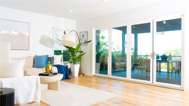 1923 Hollyvista, Los Angeles, CA 90027