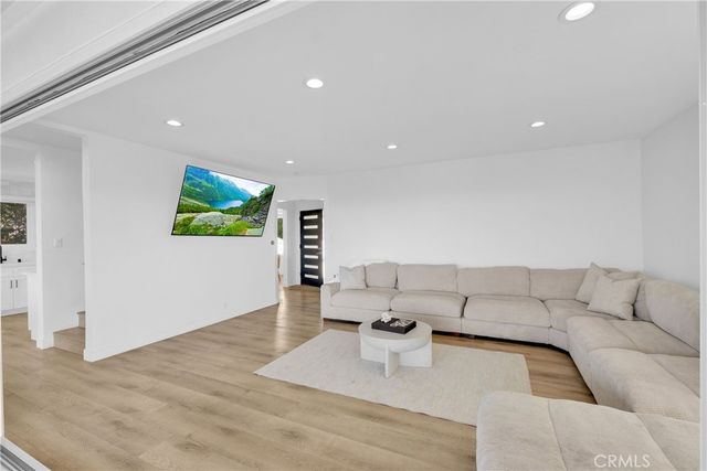 1923 Hollyvista, Los Angeles, CA 90027