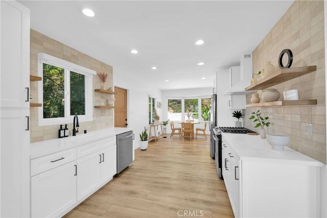 1923 Hollyvista, Los Angeles, CA 90027