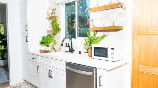 1923 Hollyvista, Los Angeles, CA 90027
