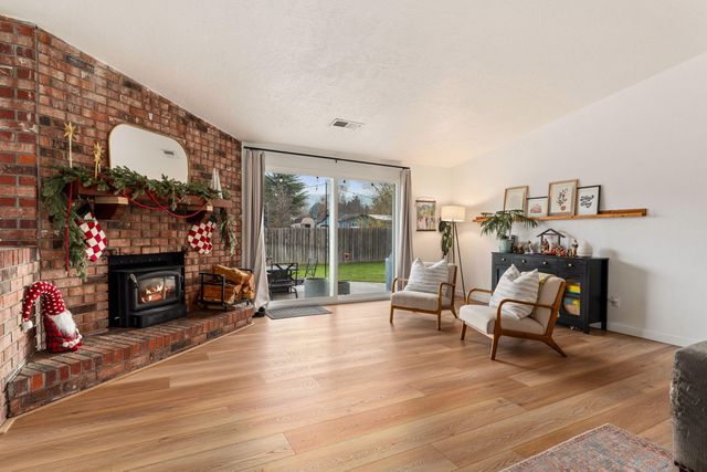 1949 Haviland Drive, Grants Pass, OR 97527