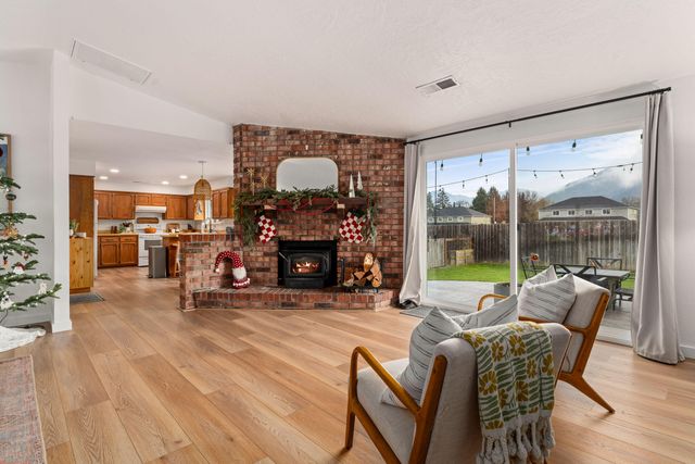 1949 Haviland Drive, Grants Pass, OR 97527