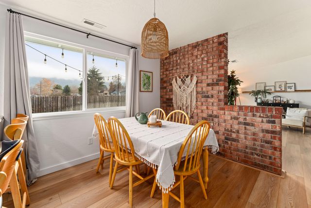 1949 Haviland Drive, Grants Pass, OR 97527