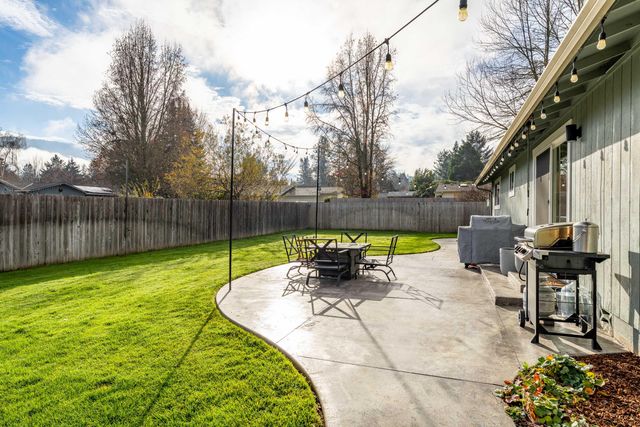 1949 Haviland Drive, Grants Pass, OR 97527