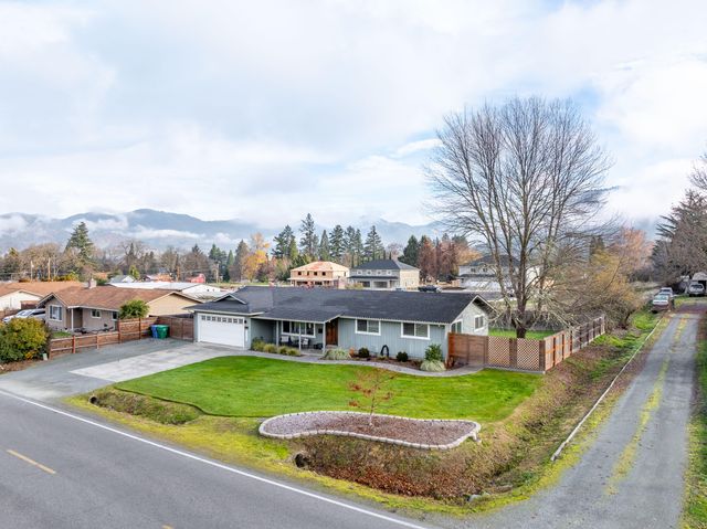 1949 Haviland Drive, Grants Pass, OR 97527