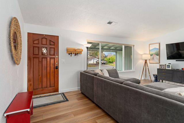 1949 Haviland Drive, Grants Pass, OR 97527