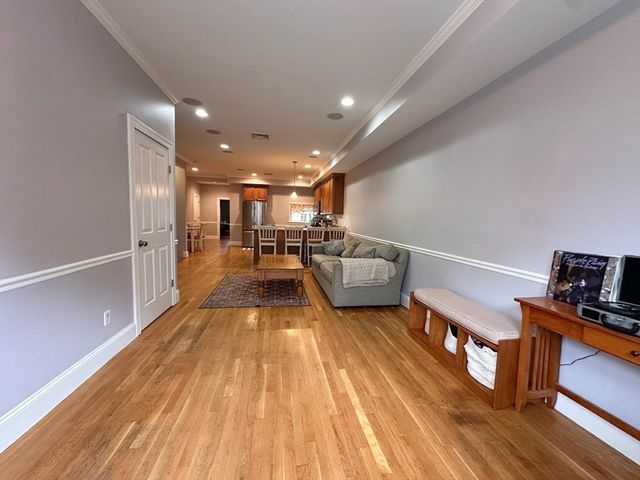 527 E 6th 1, Boston, MA 02127