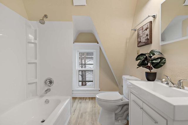 1484 Charles Avenue, Saint Paul, MN 55104