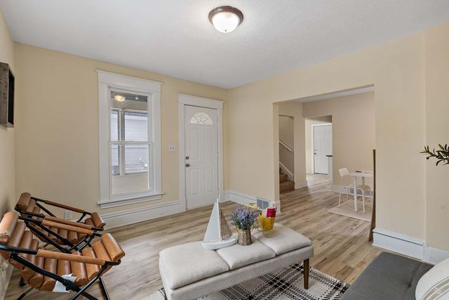 1484 Charles Avenue, Saint Paul, MN 55104