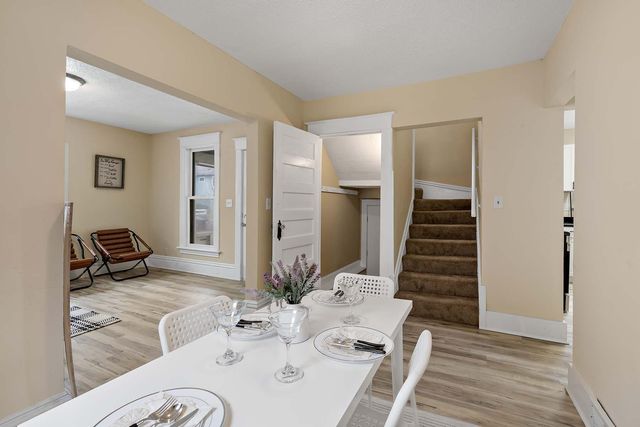 1484 Charles Avenue, Saint Paul, MN 55104